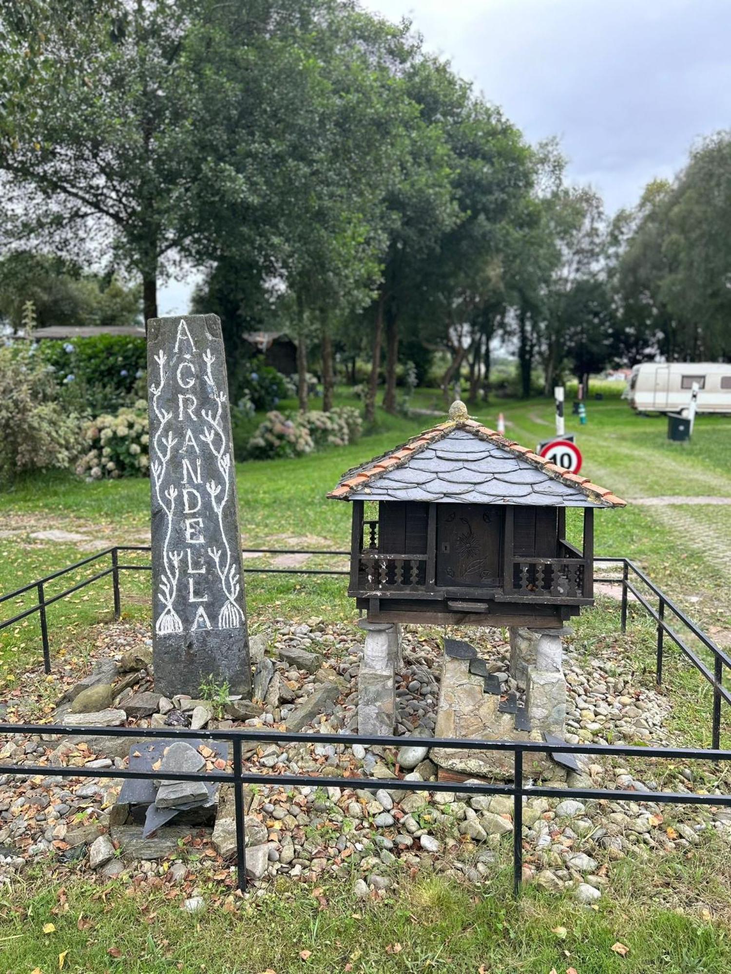 Camping A Grandella El Franco Luaran gambar