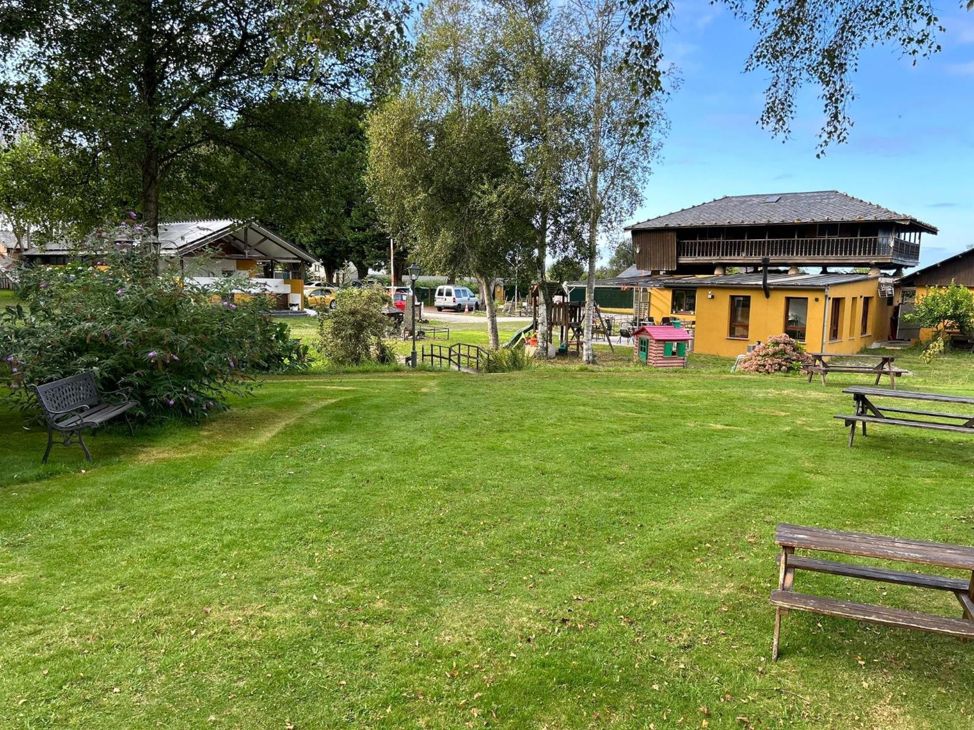 Camping A Grandella El Franco Luaran gambar