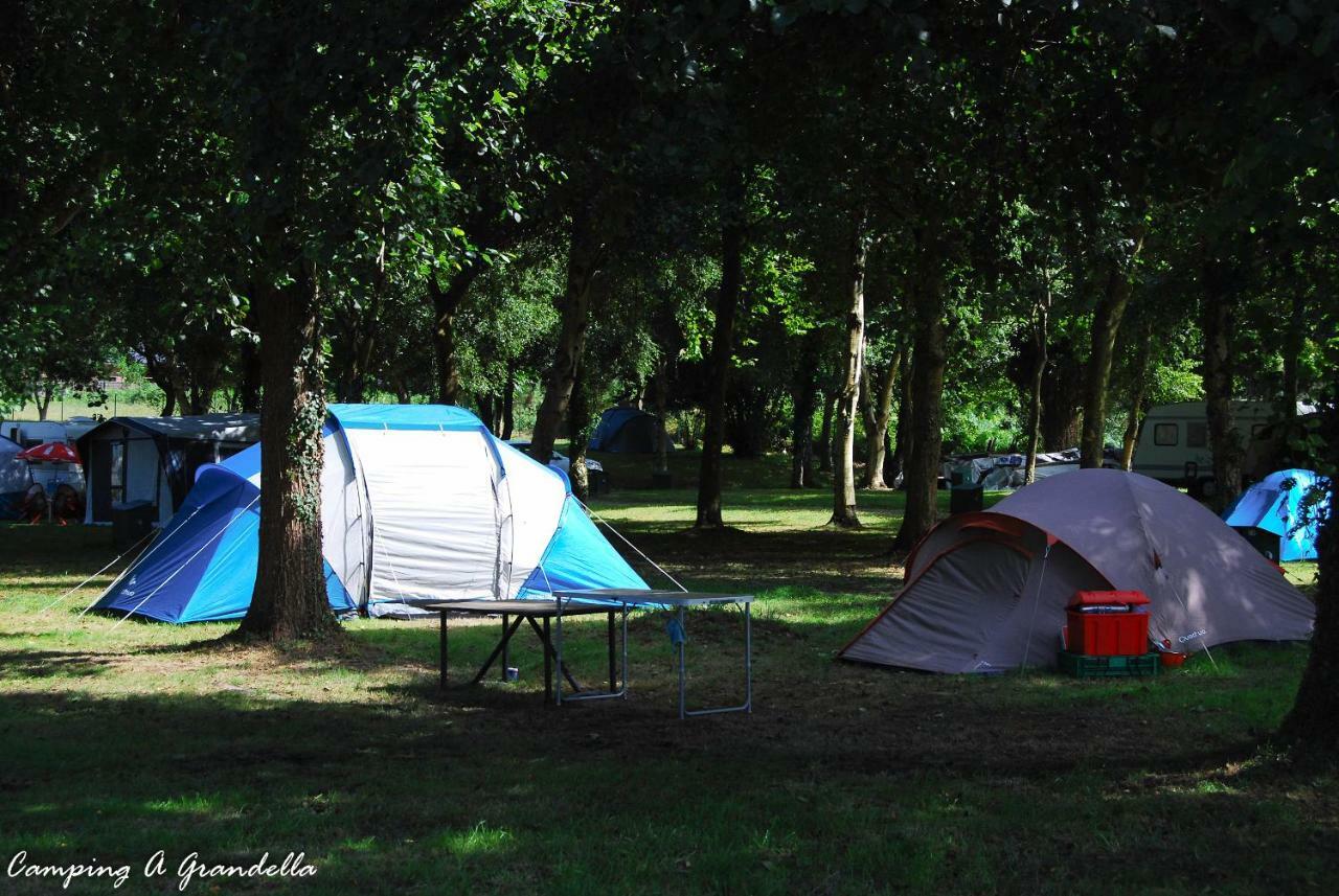 Camping A Grandella El Franco Luaran gambar